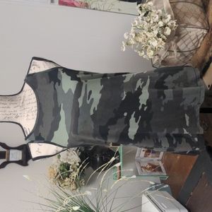 Victoria sport shirt. Green camouflage. Size LG